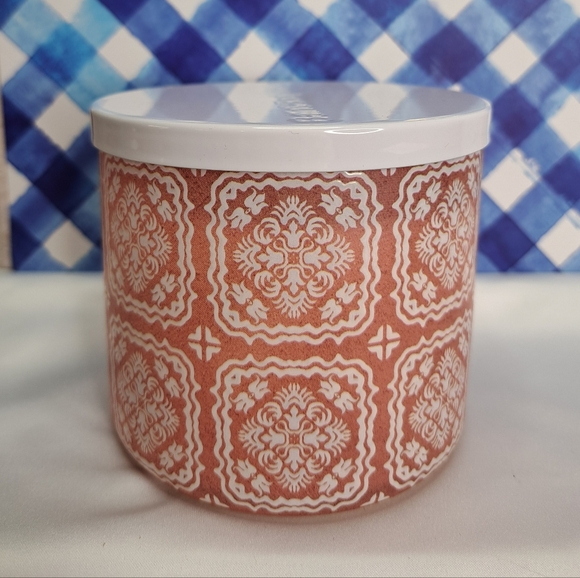 Bath & Body Works Fiji White Sands Scented Candle - Orange - Picture 3 of 10